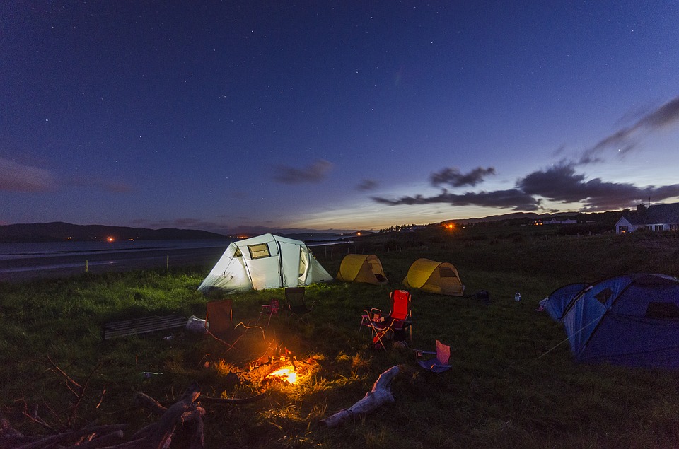 Comment s’éclairer lors d’une nuit de camping sauvage ?