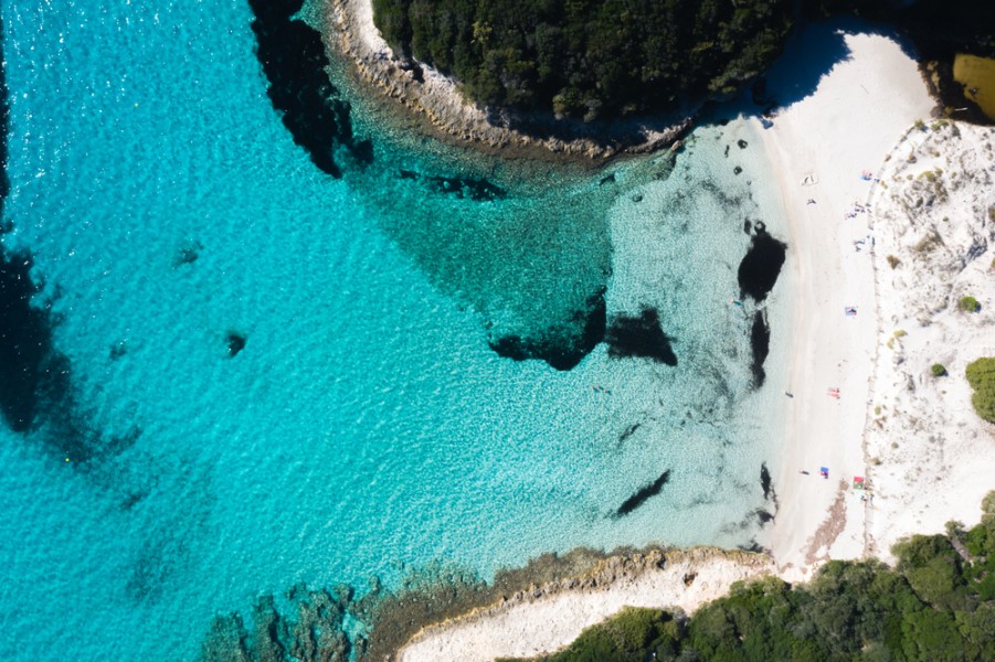 himmelen-Plage du Petit Spérone : découvrez cette plage paradisiaque de Corse