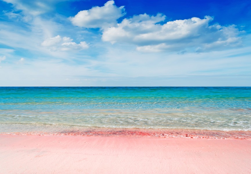 Découvrez la fascinante plage rose de Sardaigne