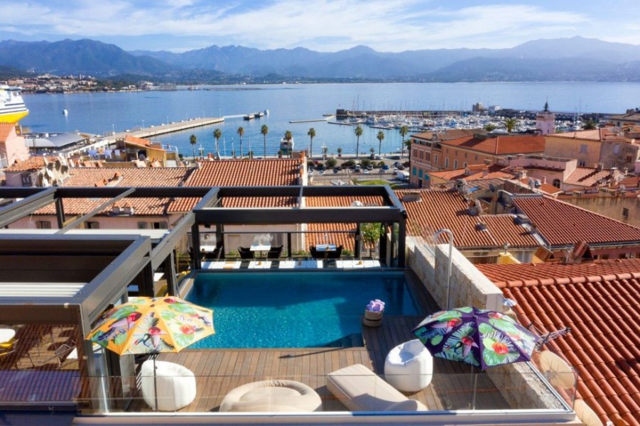 Voyage à Ajaccio, les piscines d'hôtel à connaitre absolument.